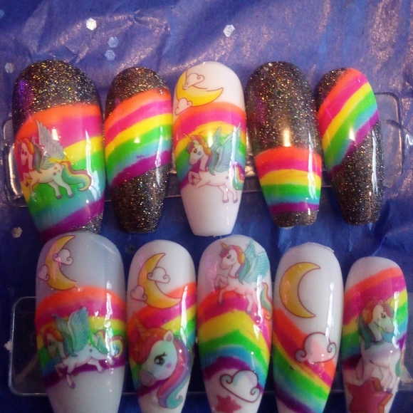 Glow in the dark rainbow 🌈 Holo unicorn 🦄 press on nails - Picture 1 of 2